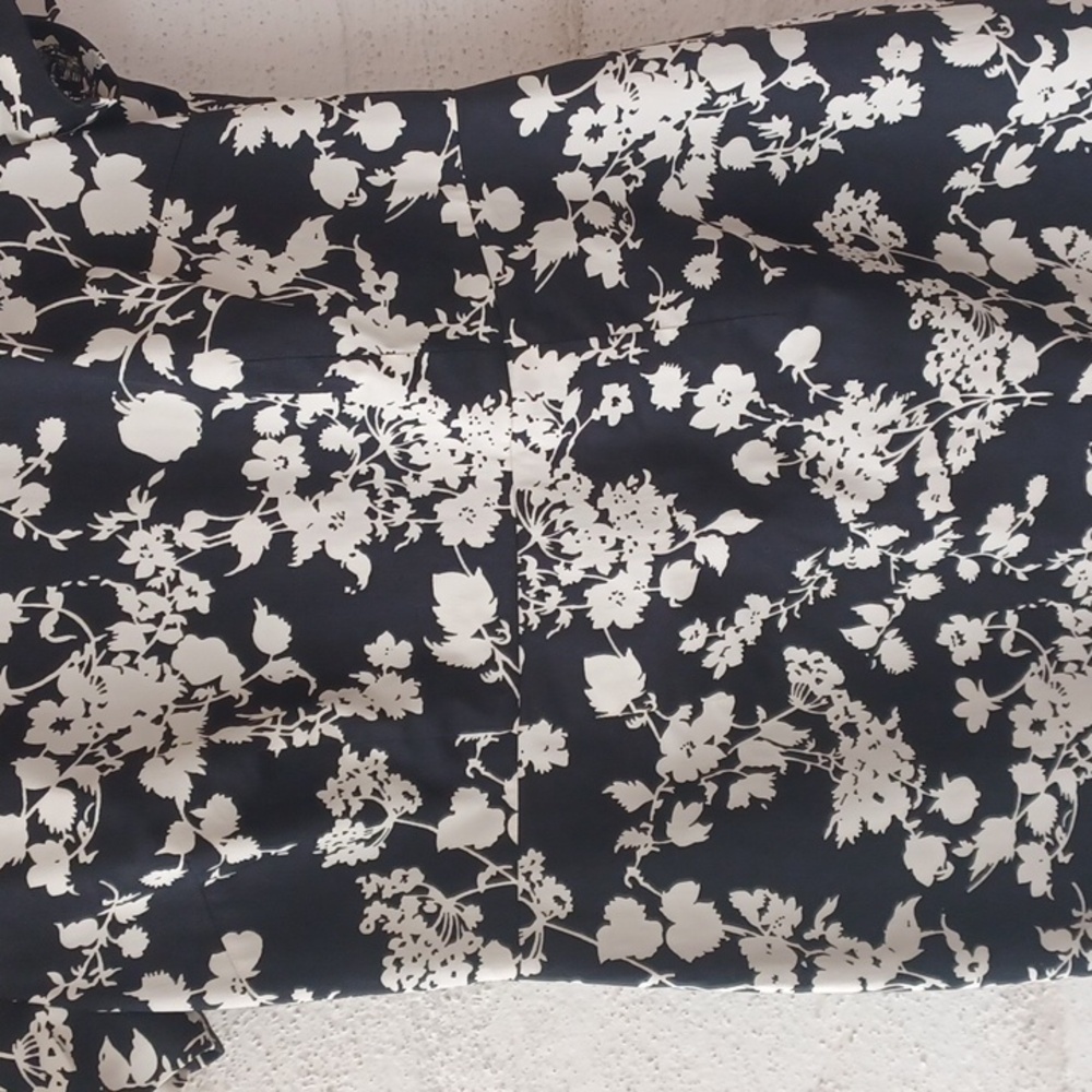 Talbots Black and White Floral Bateau Neckline Short Sleeve Sheath Dress Size 4 - Picture 6 of 14